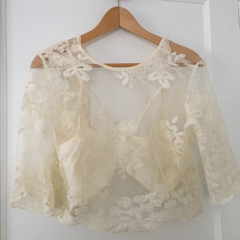 Mid sleeve lace crop top